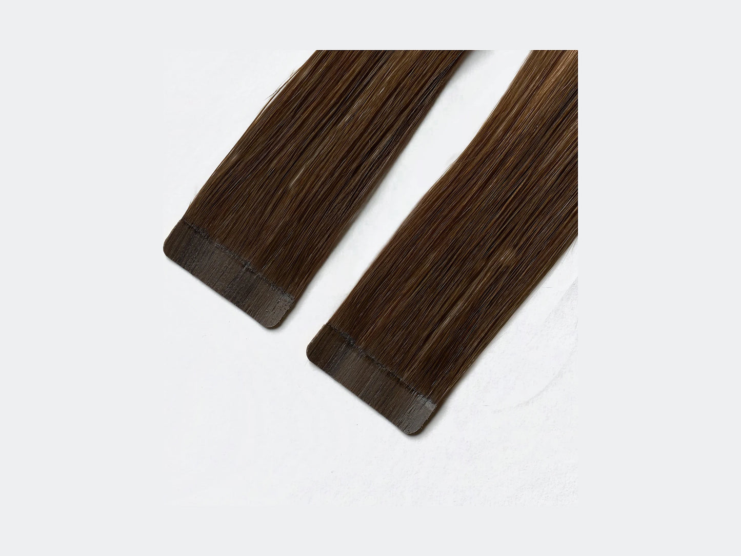 Tape Extensions Dubai, närbild på det förtejpade fästet
